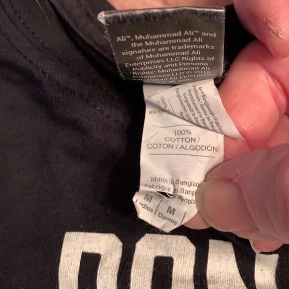 Ali Muhammed Ali Women’s Medium T- Shirt in EUC - Picture 5 of 8